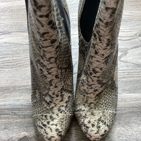 Juicy Couture Women’s Snakeskin Heeled Booties, size 10 - Picture 6 of 10